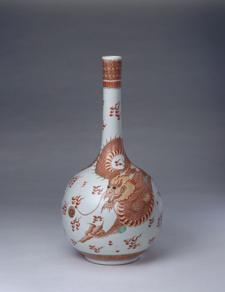 图片[1]-Straight neck bottle with alum red color and gold cloud dragon pattern-China Archive